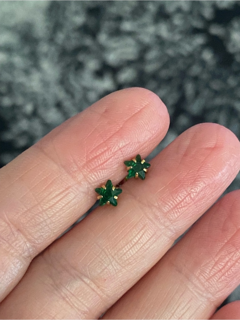 Emerald Green Star Stud Earrings - Gold Tone